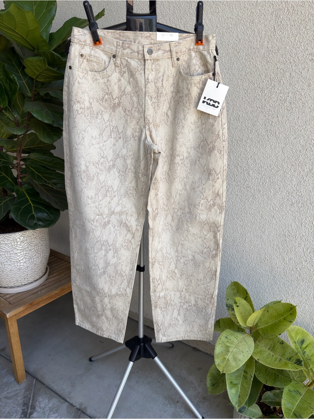 Women's Mid-Rise Barrel Leg The Kahlana Jean' Size 8 Gray Snakeskin